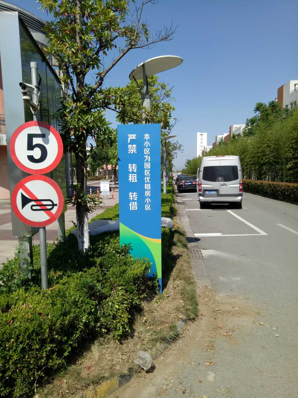 苏州小区户外指示牌 户外不锈钢立牌实景图片